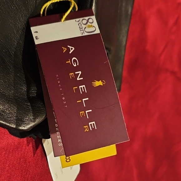 Neiman Marcus NWT Black Leather Gloves with Floral Accents - Picture 6 of 7